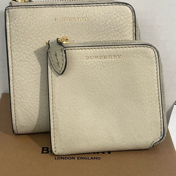 Authentic BURBERRY 2 leather compact wallets with cards, duster and certificate - Picture 2 of 14